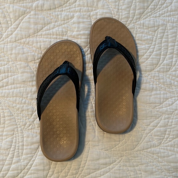 Vionic Shoes - Vionic flip flops